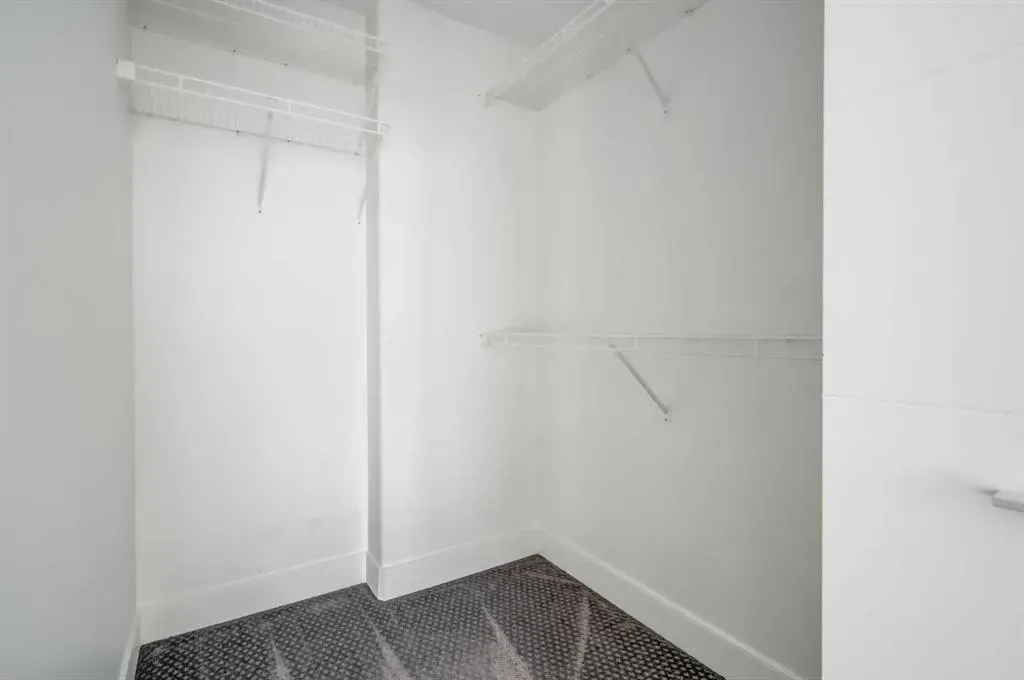 55 Spruce Place SW, #2004