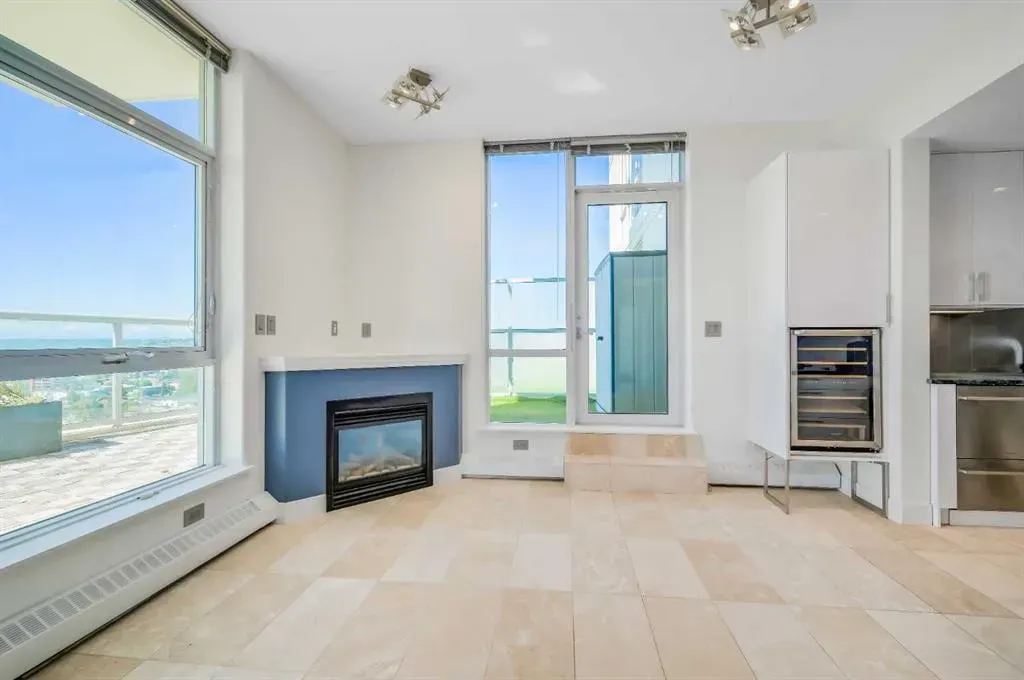 55 Spruce Place SW, #2004