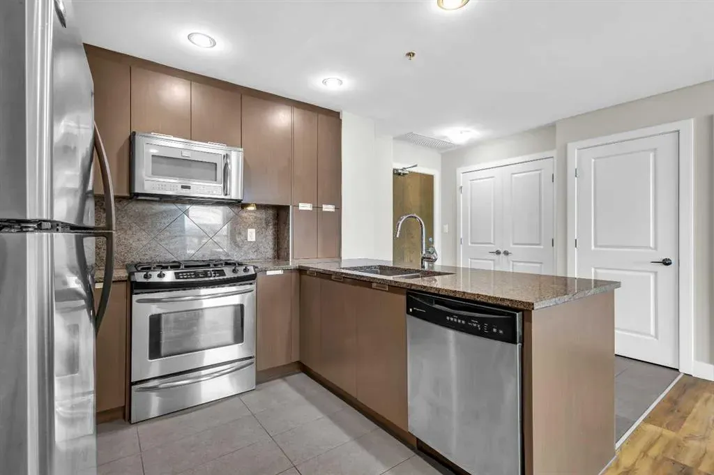 99 Spruce Place SW, #807