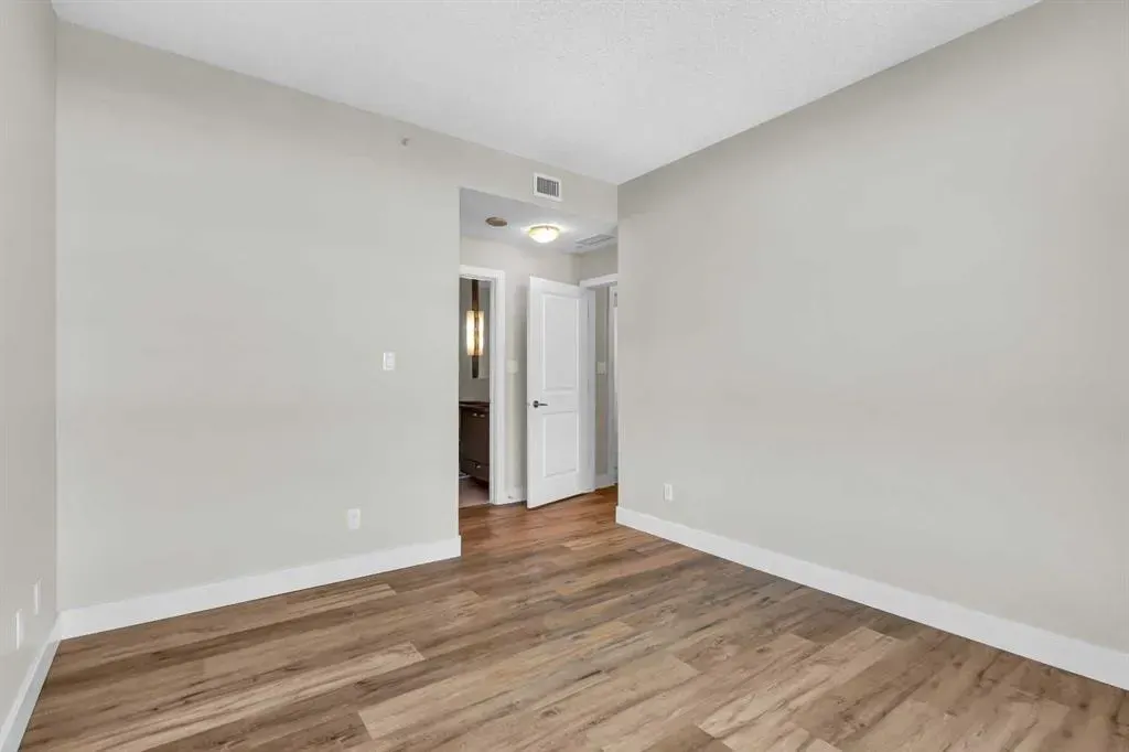 99 Spruce Place SW, #807