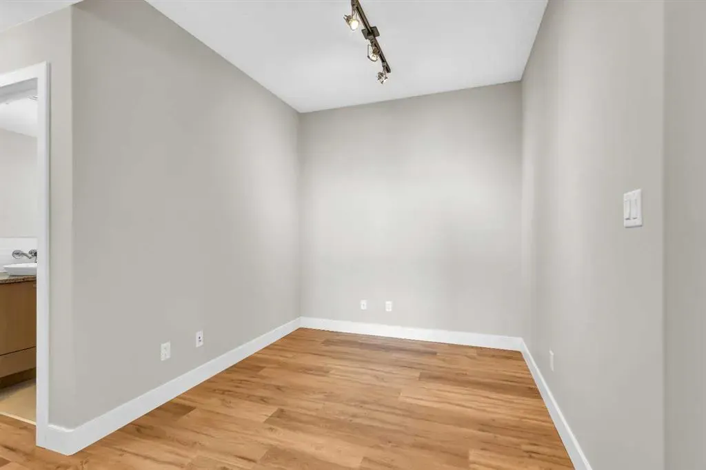 99 Spruce Place SW, #807