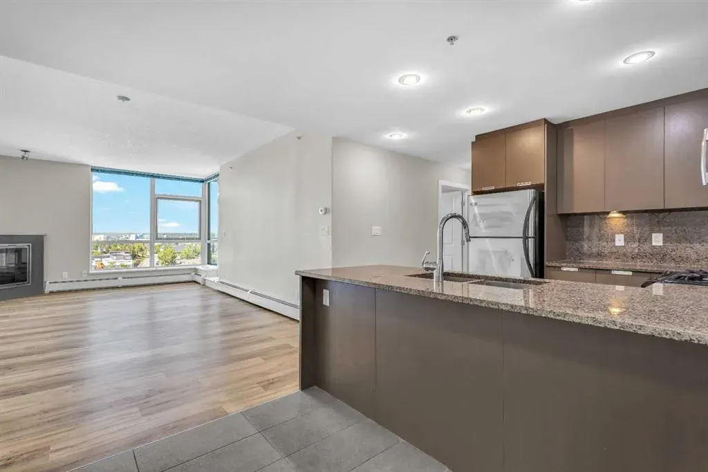 99 Spruce Place SW, #807
