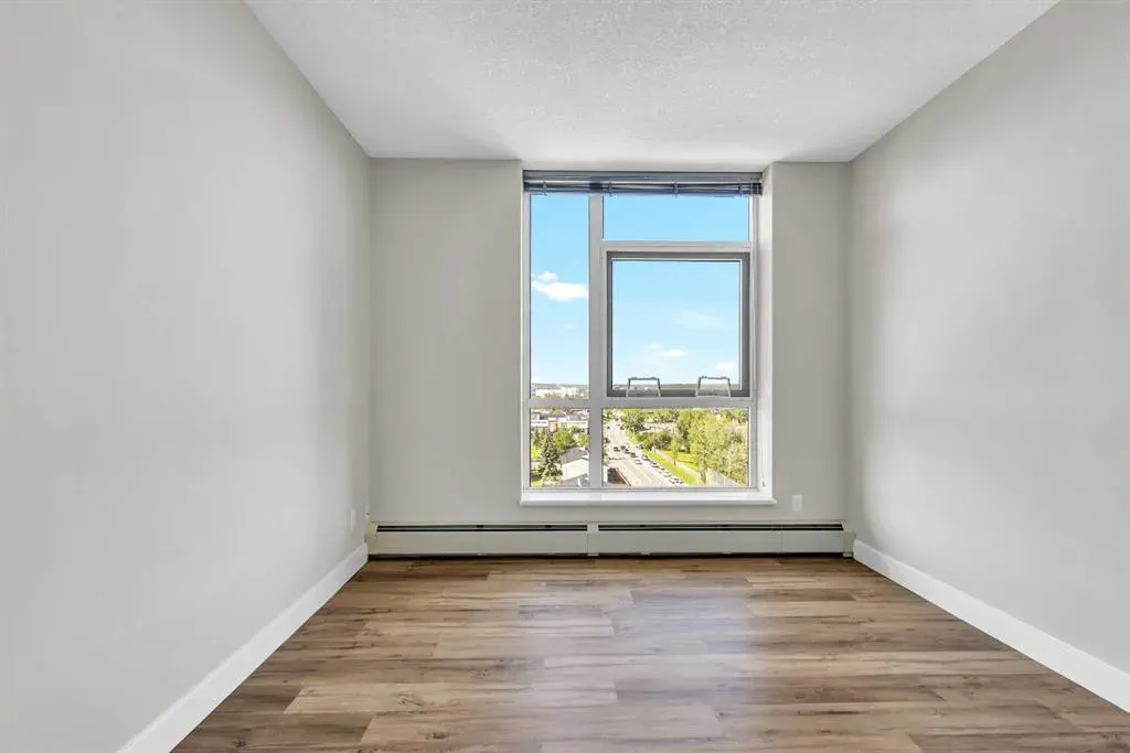 99 Spruce Place SW, #807