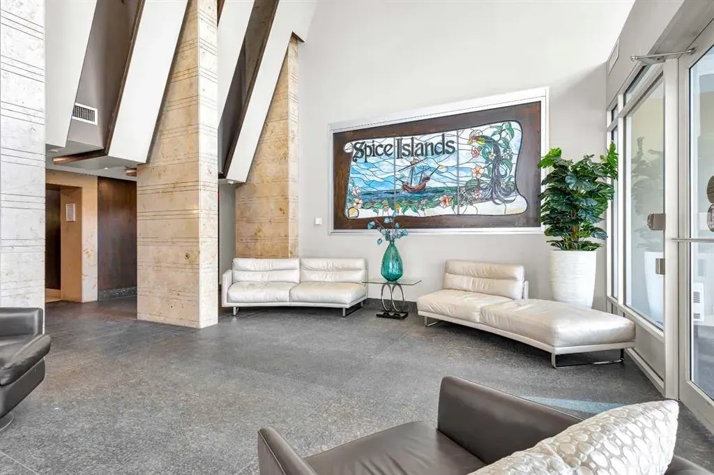 99 Spruce Place SW, #807