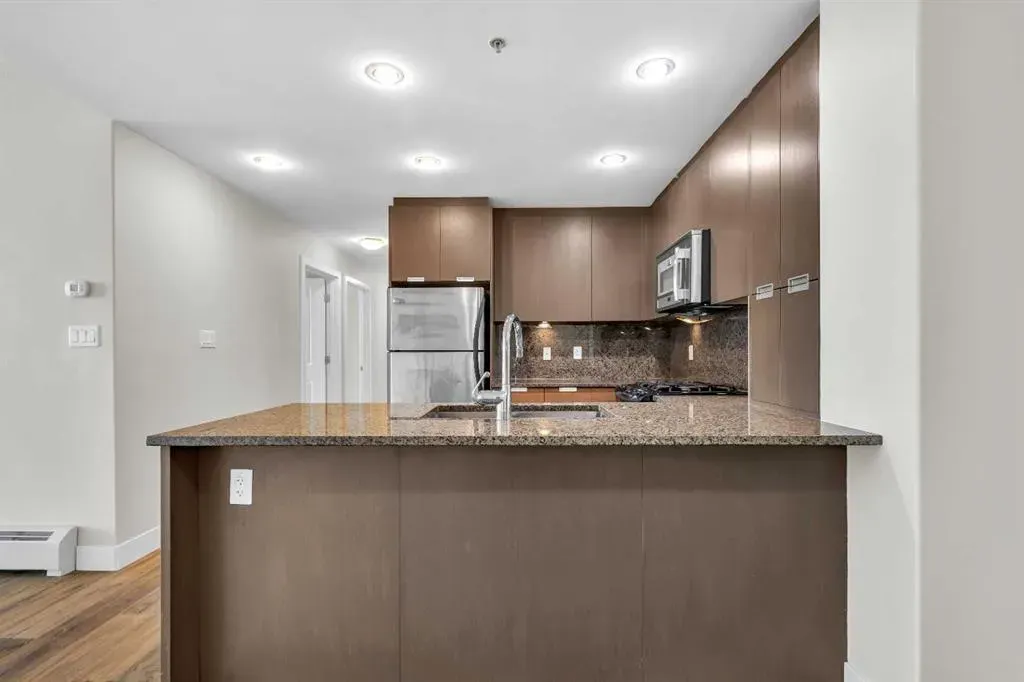99 Spruce Place SW, #807