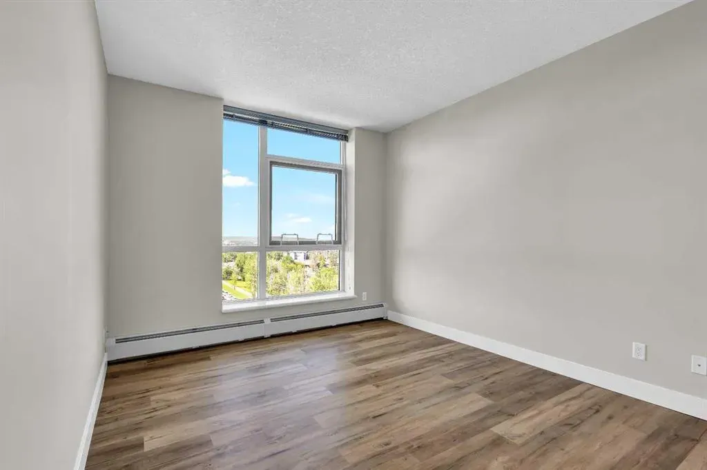 99 Spruce Place SW, #807