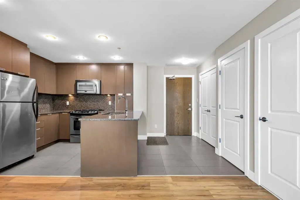 99 Spruce Place SW, #807