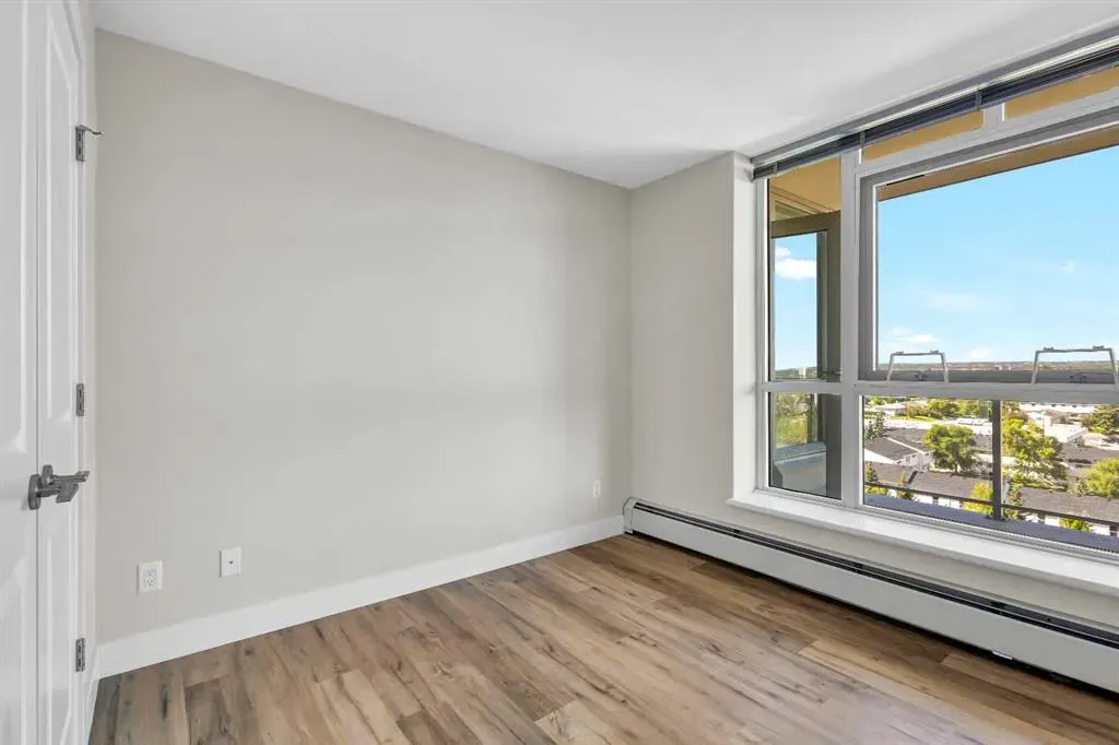 99 Spruce Place SW, #807