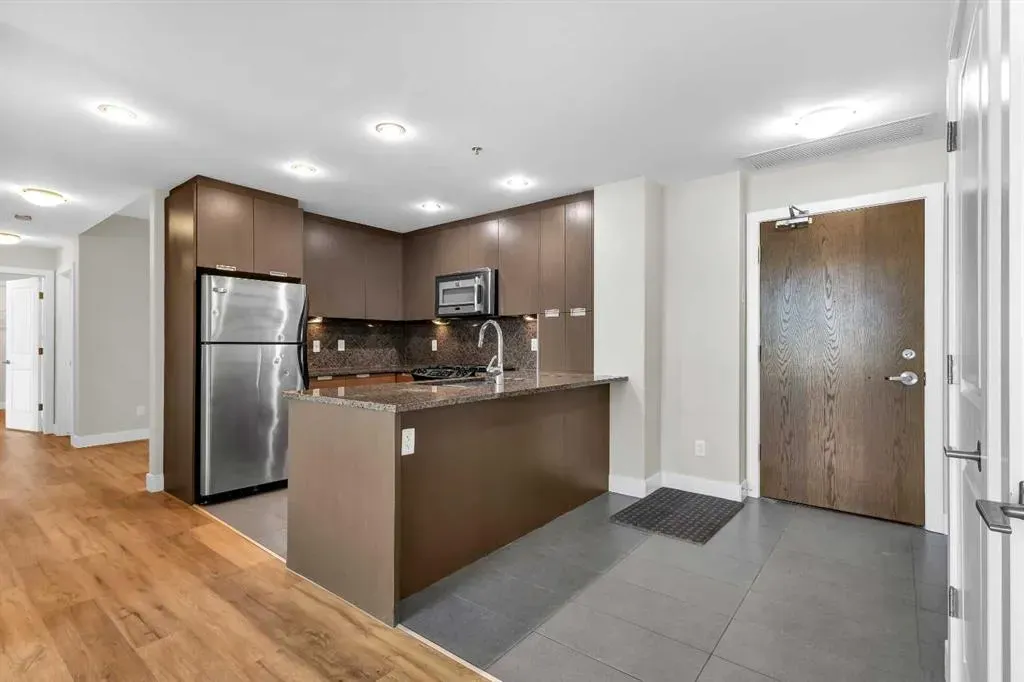 99 Spruce Place SW, #807