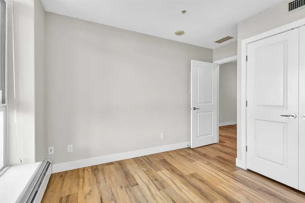 99 Spruce Place SW, #807