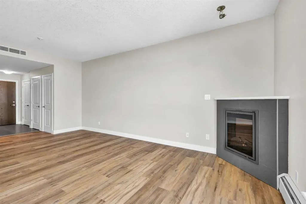 99 Spruce Place SW, #807