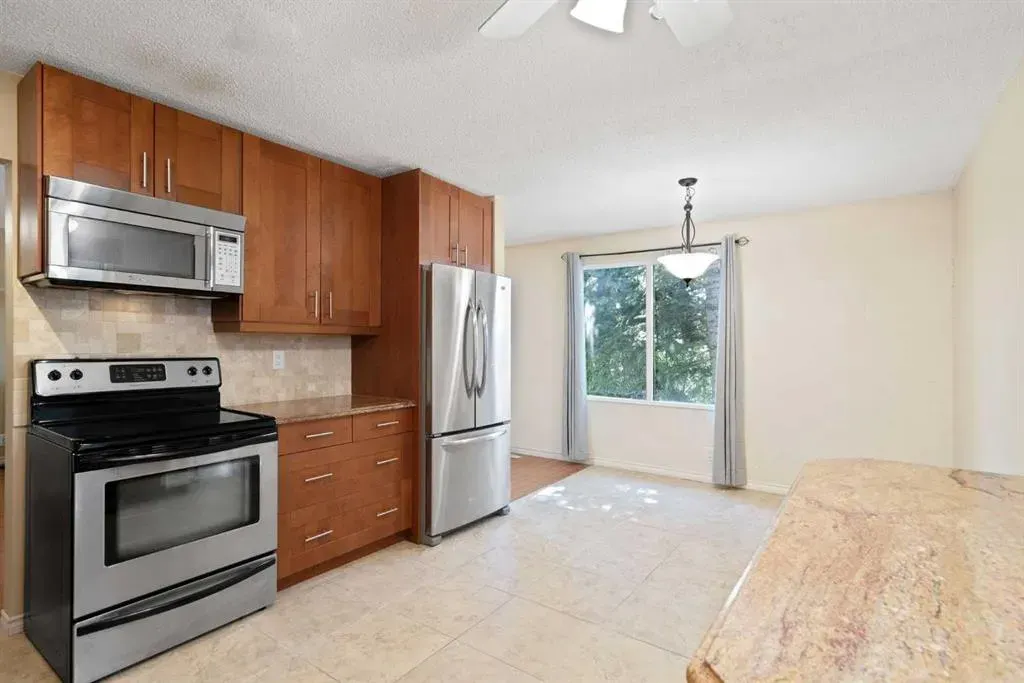 84 Maranda Close NE