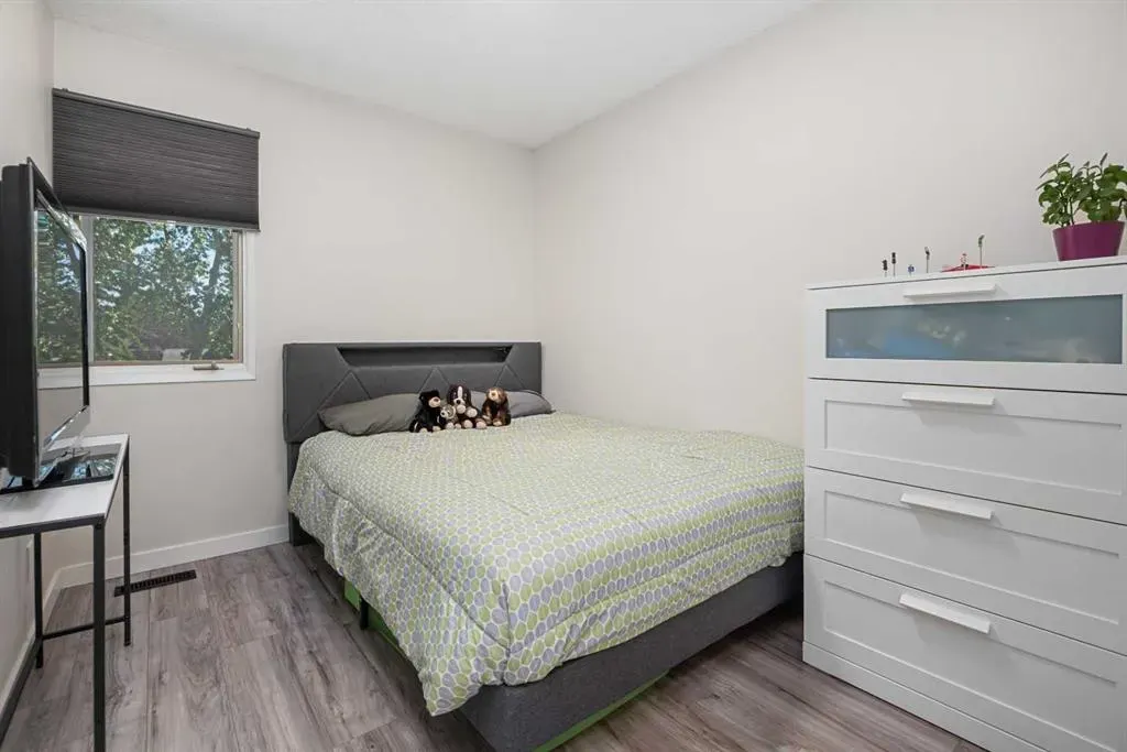 77 Midpark Drive SE