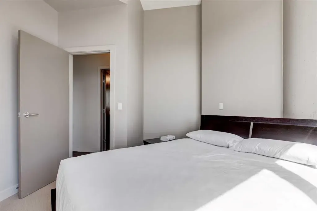 220 12 Avenue SE, #1004