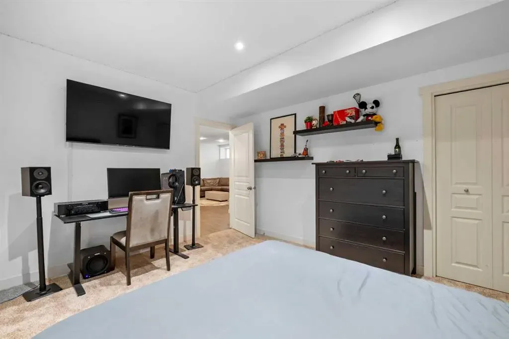 20 Mahogany Heath SE