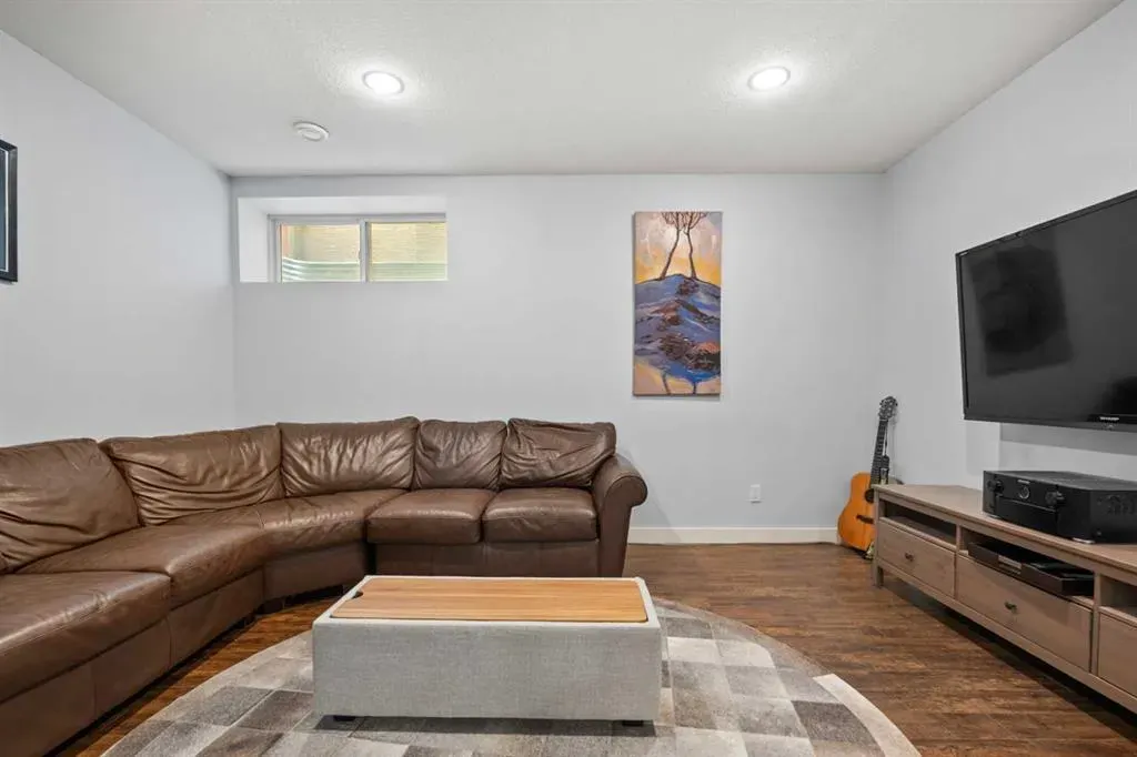 20 Mahogany Heath SE