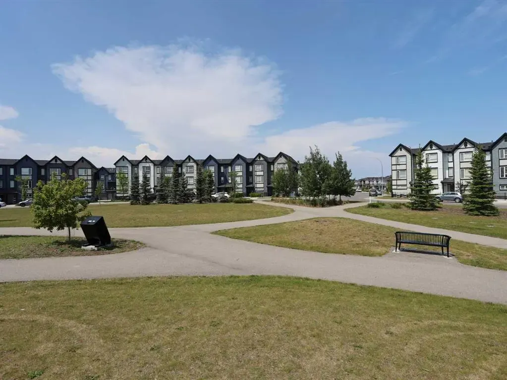 11 Evanscrest Mews NW, #208