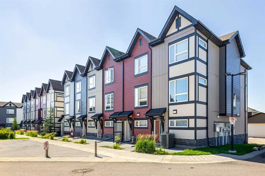11 Evanscrest Mews NW, #208