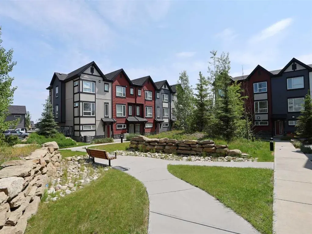 11 Evanscrest Mews NW, #208