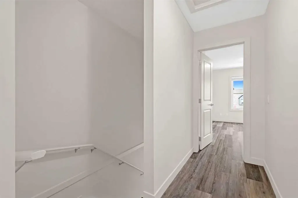 11 Evanscrest Mews NW, #208