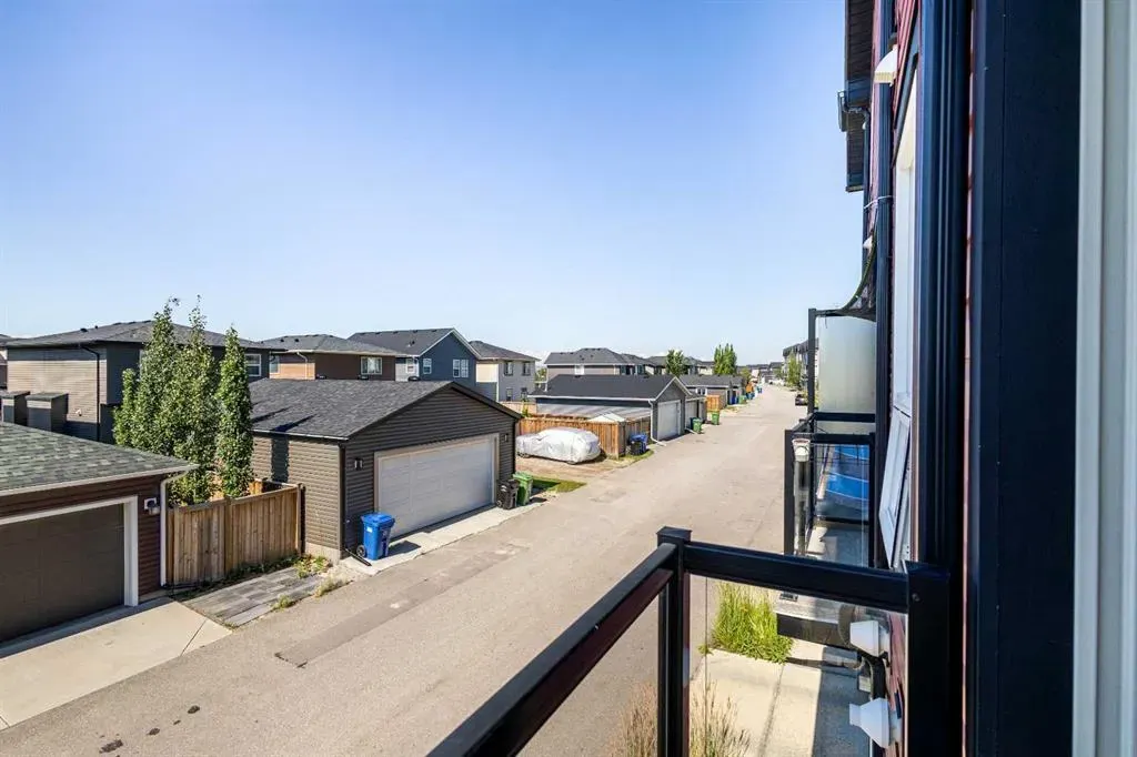 11 Evanscrest Mews NW, #208