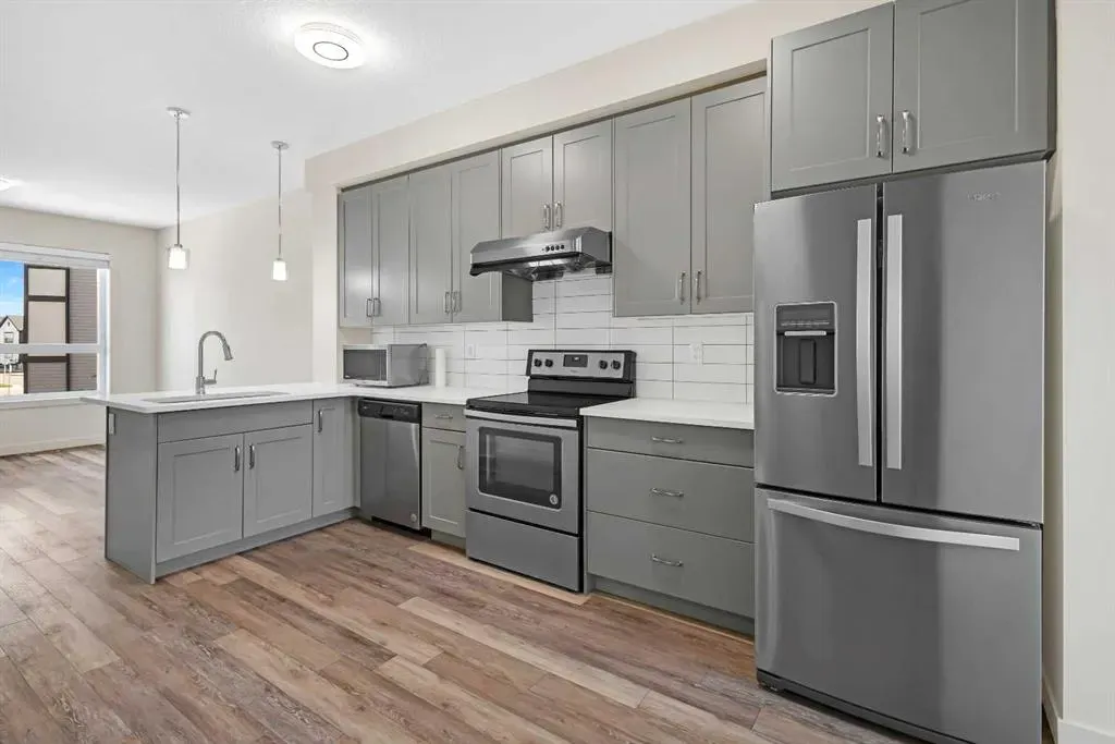 11 Evanscrest Mews NW, #208