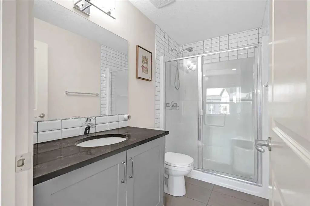 11 Evanscrest Mews NW, #208