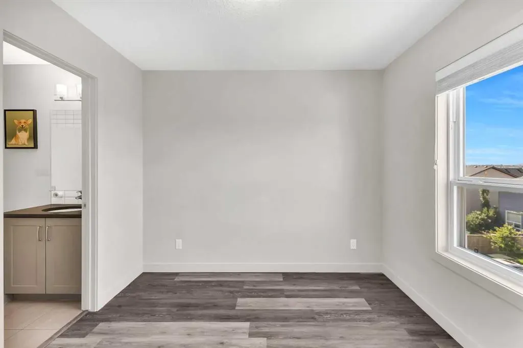 11 Evanscrest Mews NW, #208