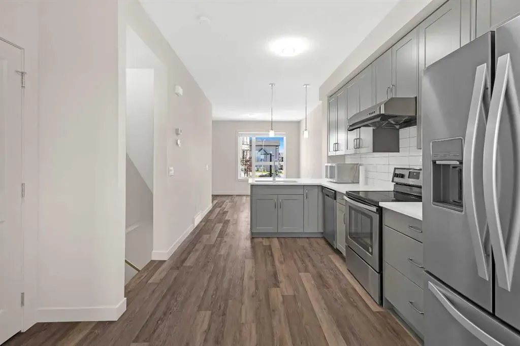 11 Evanscrest Mews NW, #208