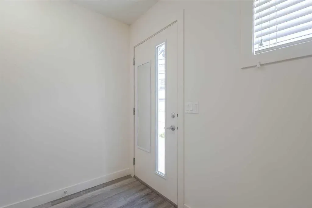 11 Evanscrest Mews NW, #208