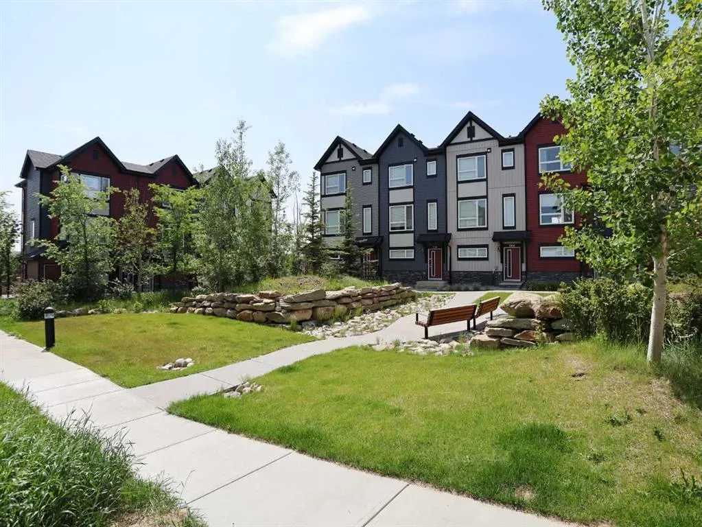 11 Evanscrest Mews NW, #208
