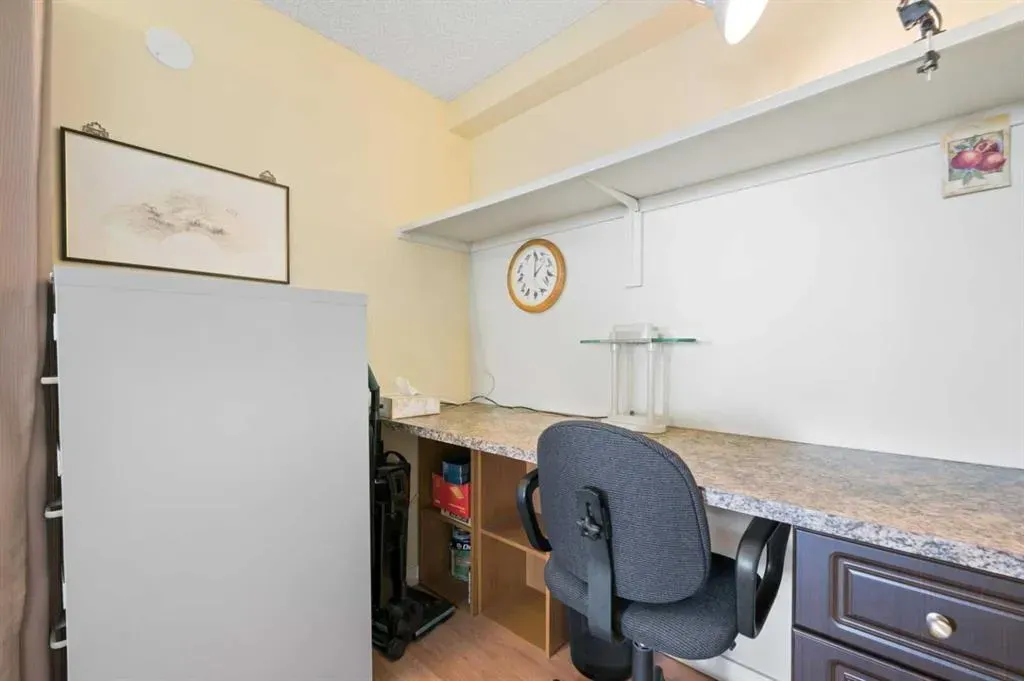 221 6 Avenue SE, #1602
