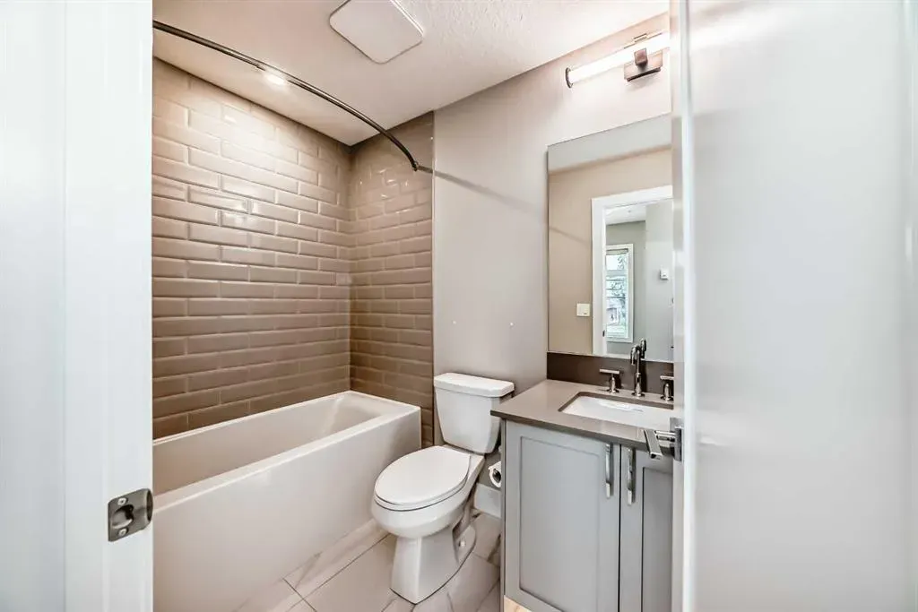 1702 17 Avenue SW, #115