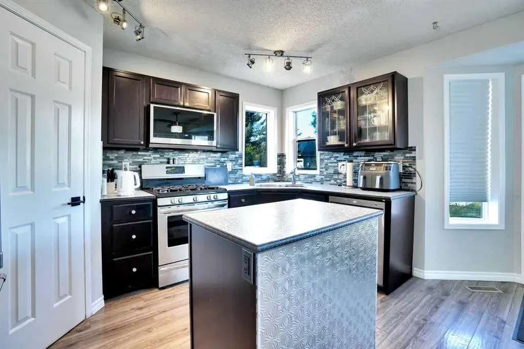 8 Woodside Circle NW