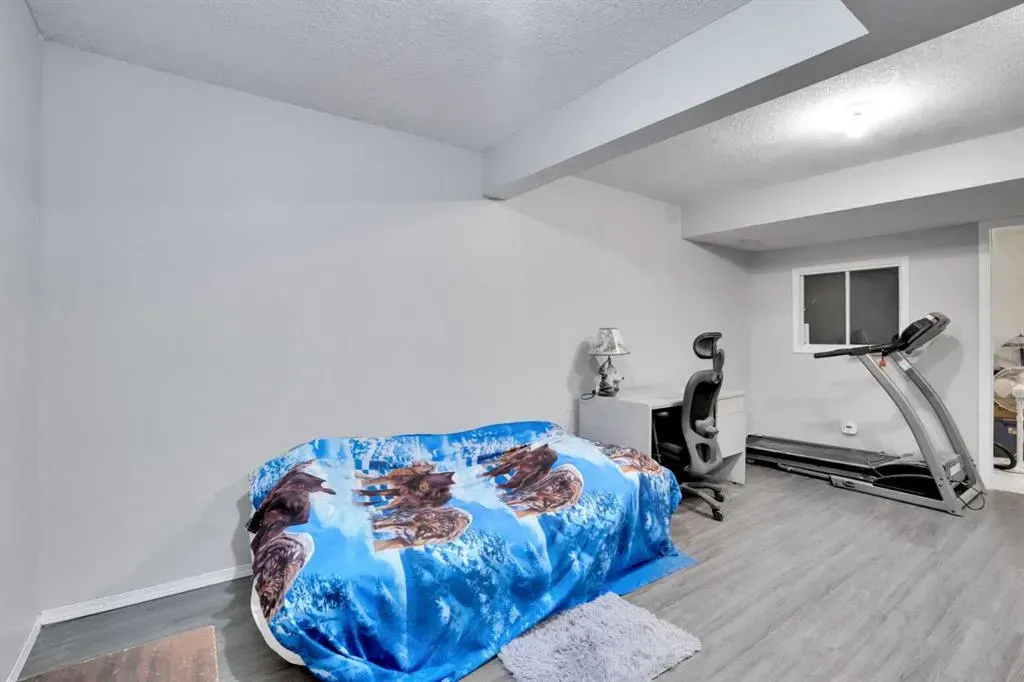 8 Woodside Circle NW