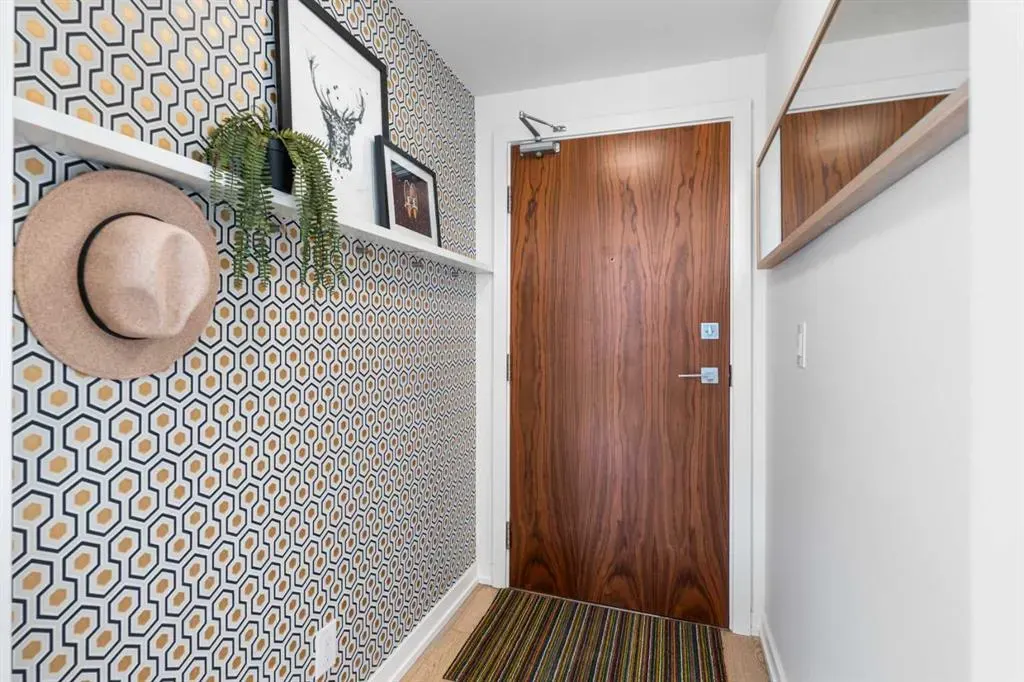 128 2 Street SW, #102