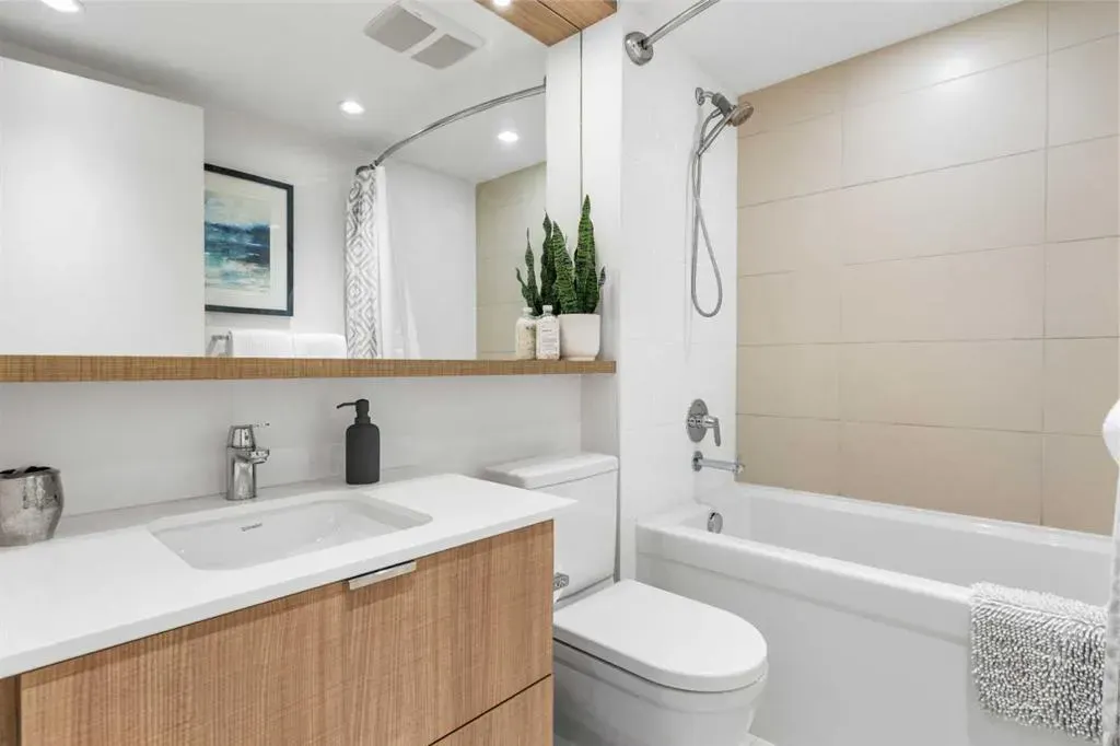 128 2 Street SW, #102