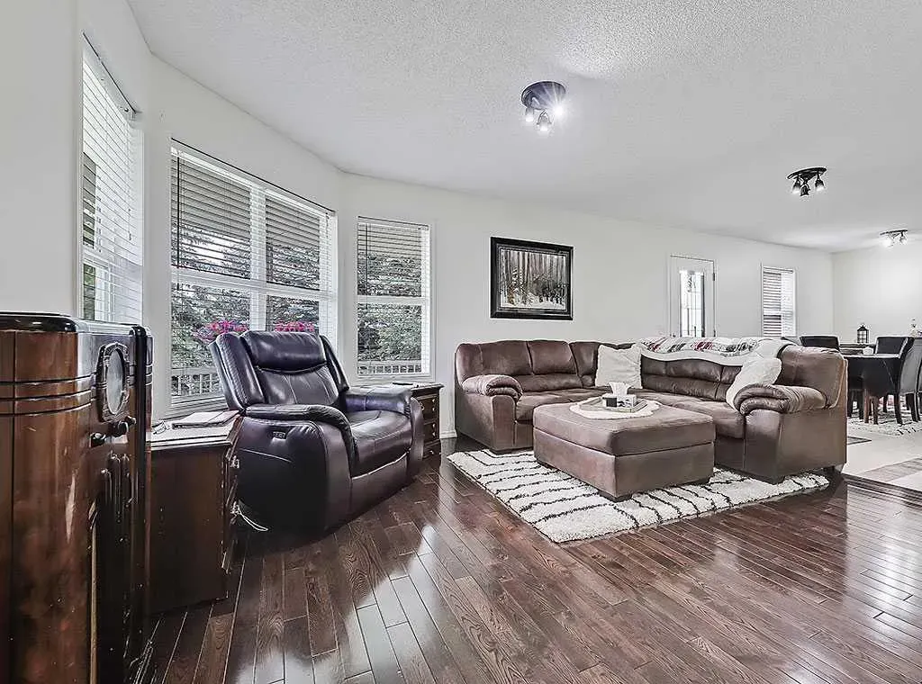 404 Prairie Sound Circle NW