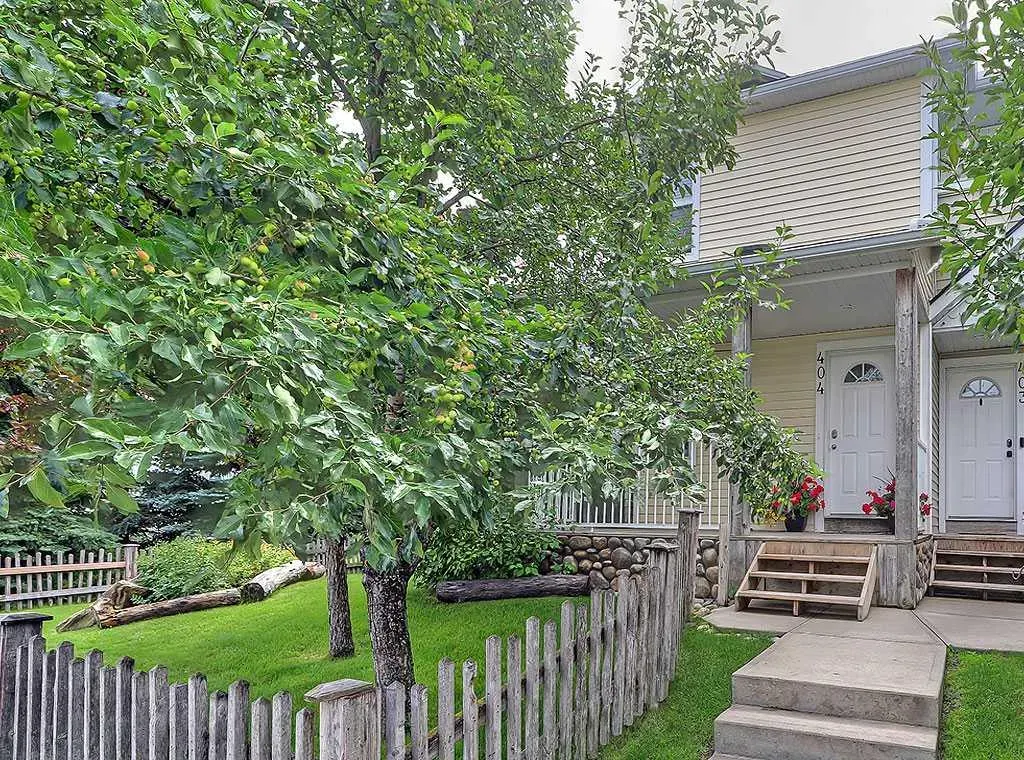404 Prairie Sound Circle NW