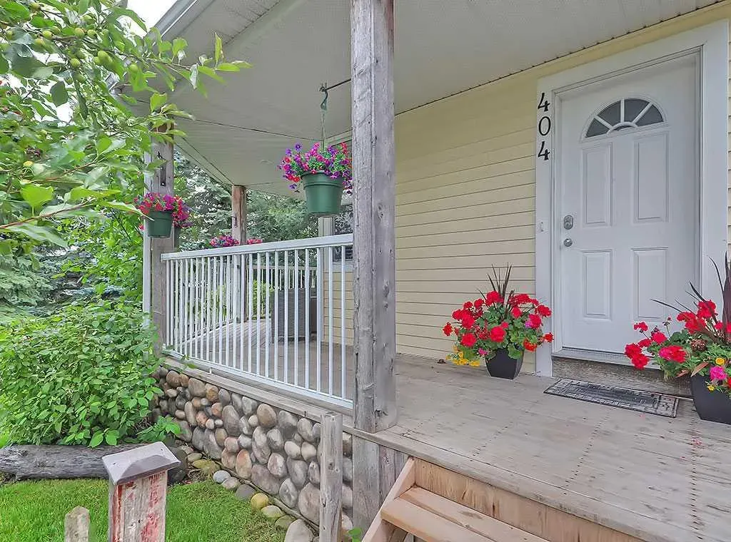 404 Prairie Sound Circle NW