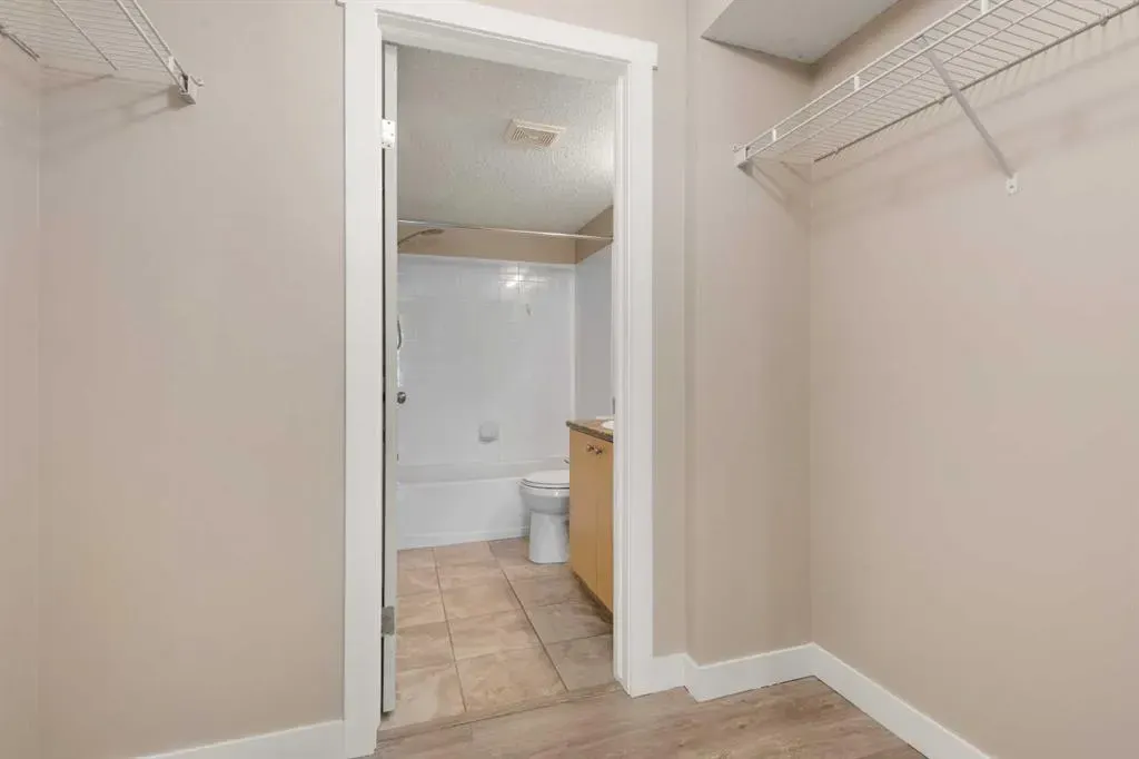 304 Mackenzie Way SW, #8225