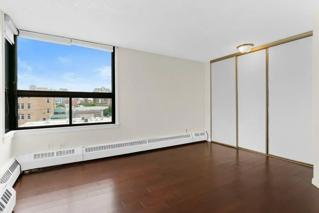 1202 13 Avenue SW, #402