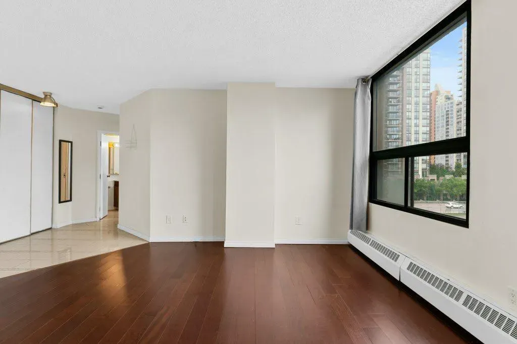 1202 13 Avenue SW, #402