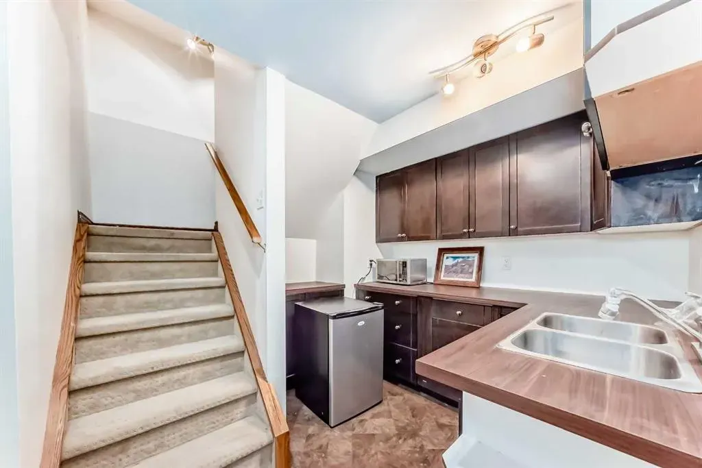 165 Shawinigan Drive SW