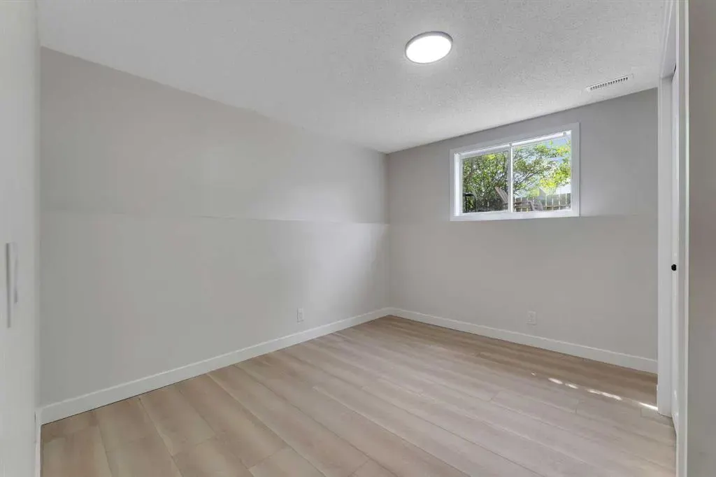 135 Hidden Way NW
