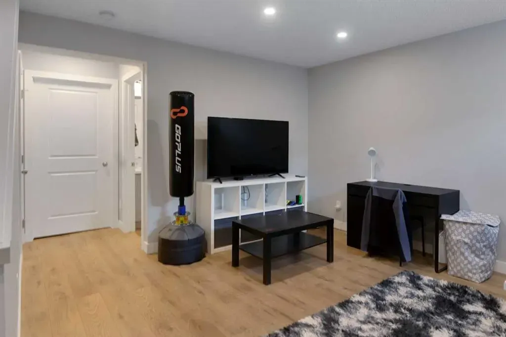 140 sagewood Boulevard SW, #1108