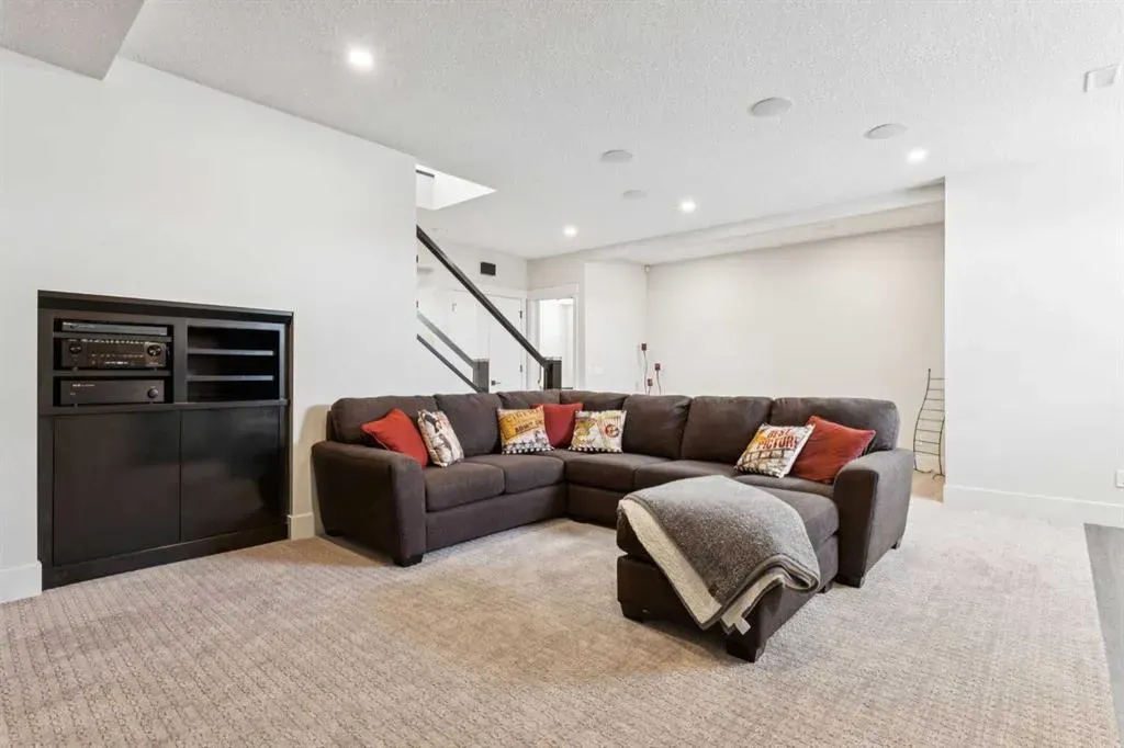 64 Walcrest View SE