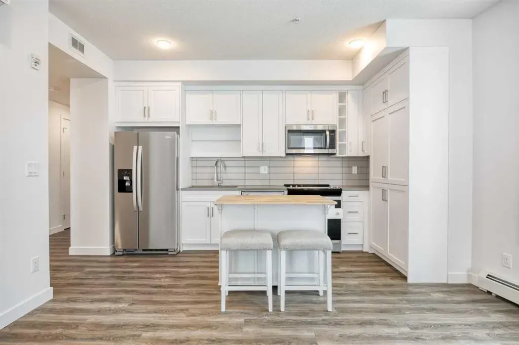 3932 University Avenue NW, #303
