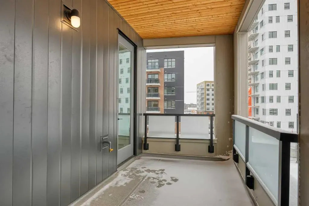 3932 University Avenue NW, #303