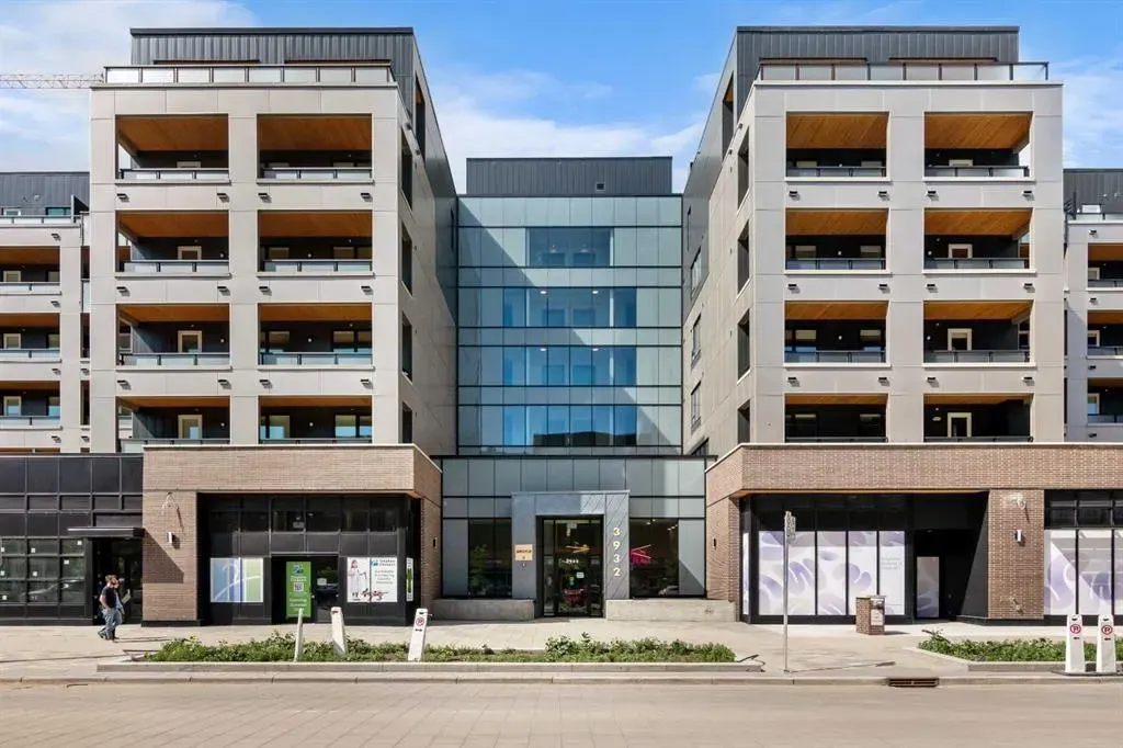 3932 University Avenue NW, #303